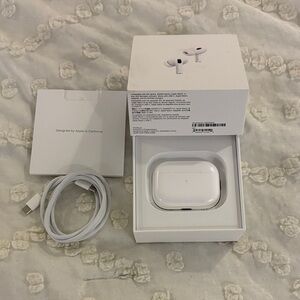 *No earphones*** Apple AirPods Pro White Charging Case and Cable and box